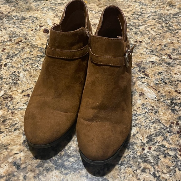 ISuede Ankle Boots - Picture 1 of 3